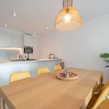 Apartment Modern For 6 With Terrace & Parking