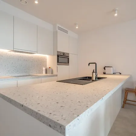 Appartamento Modern For 6 With Terrace & Parking *