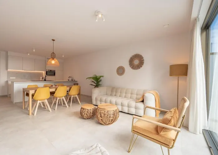 Modern For 6 With Terrace & Parking *