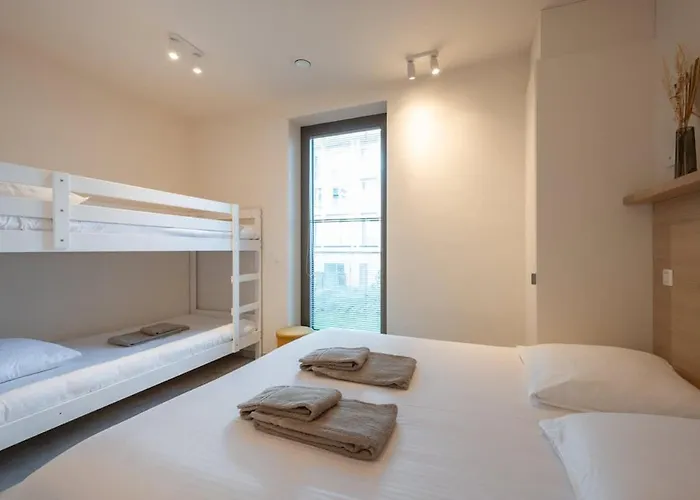 Modern For 6 With Terrace & Parking *